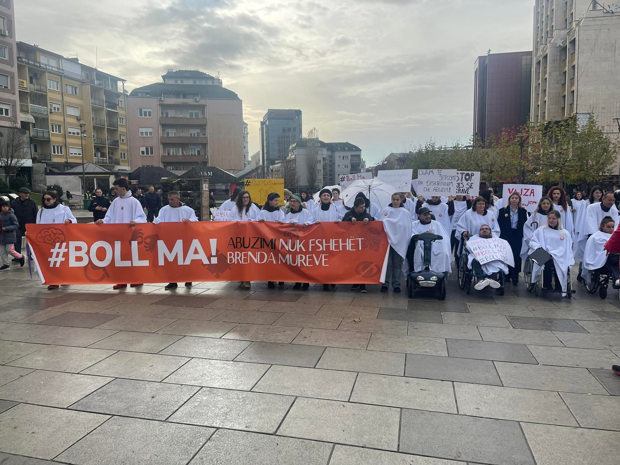 Marshohet me moton  Boll Ma    kundër abuzimit të vajzave dhe grave me aftësi të kufizuara