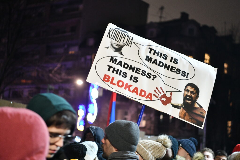 Protesta më e madhe para RTS  15 minuta heshtje dhe mesazhe nga studentët dhe qytetarët  E drejta jonë të dimë gjithçka 