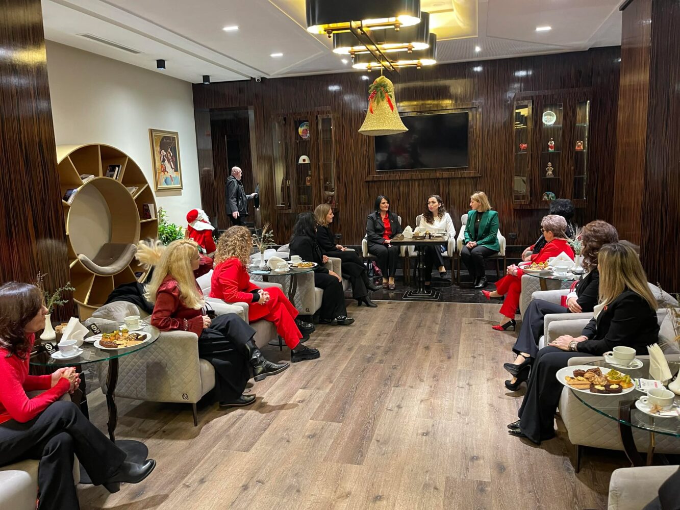 Osmani takohet me gratë intelektuale shkodrane