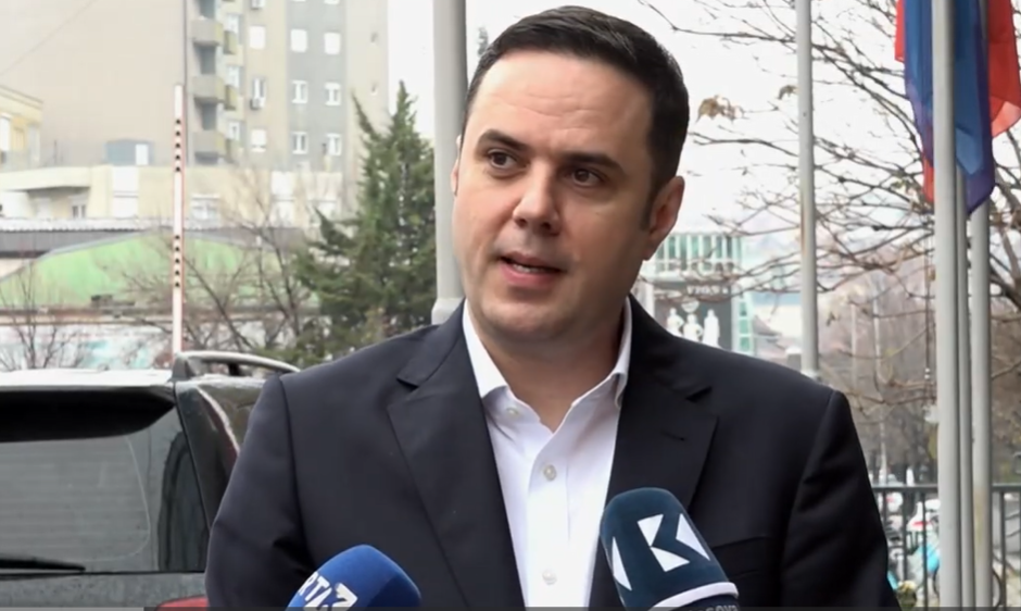 Abdixhiku  VV ja s i ka numrat  i shfrytëzoi 15 ditë për shfaqje teatrale