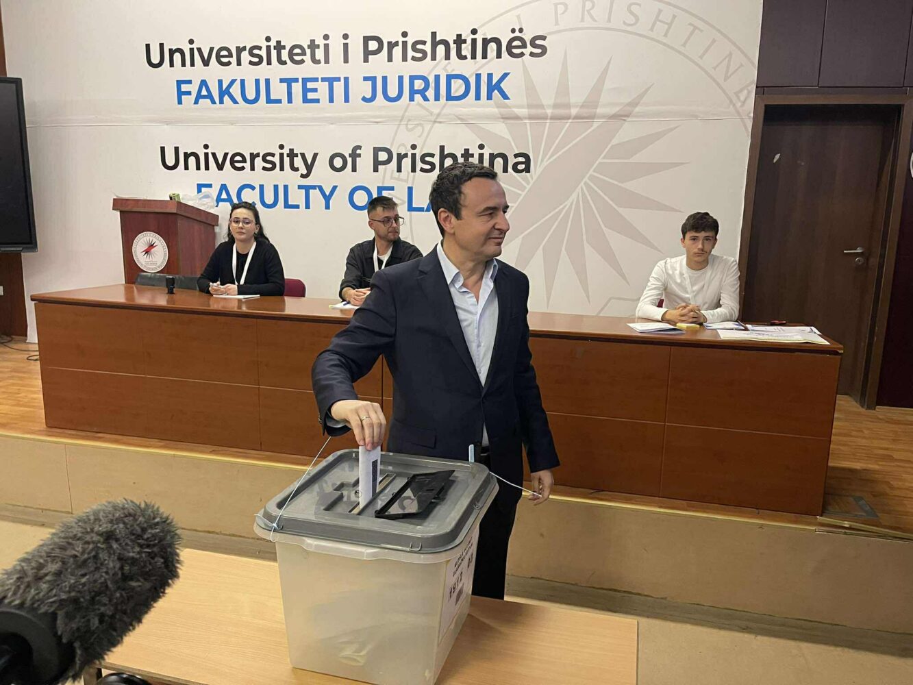 Voton kryeministri në detyrë Albin Kurti