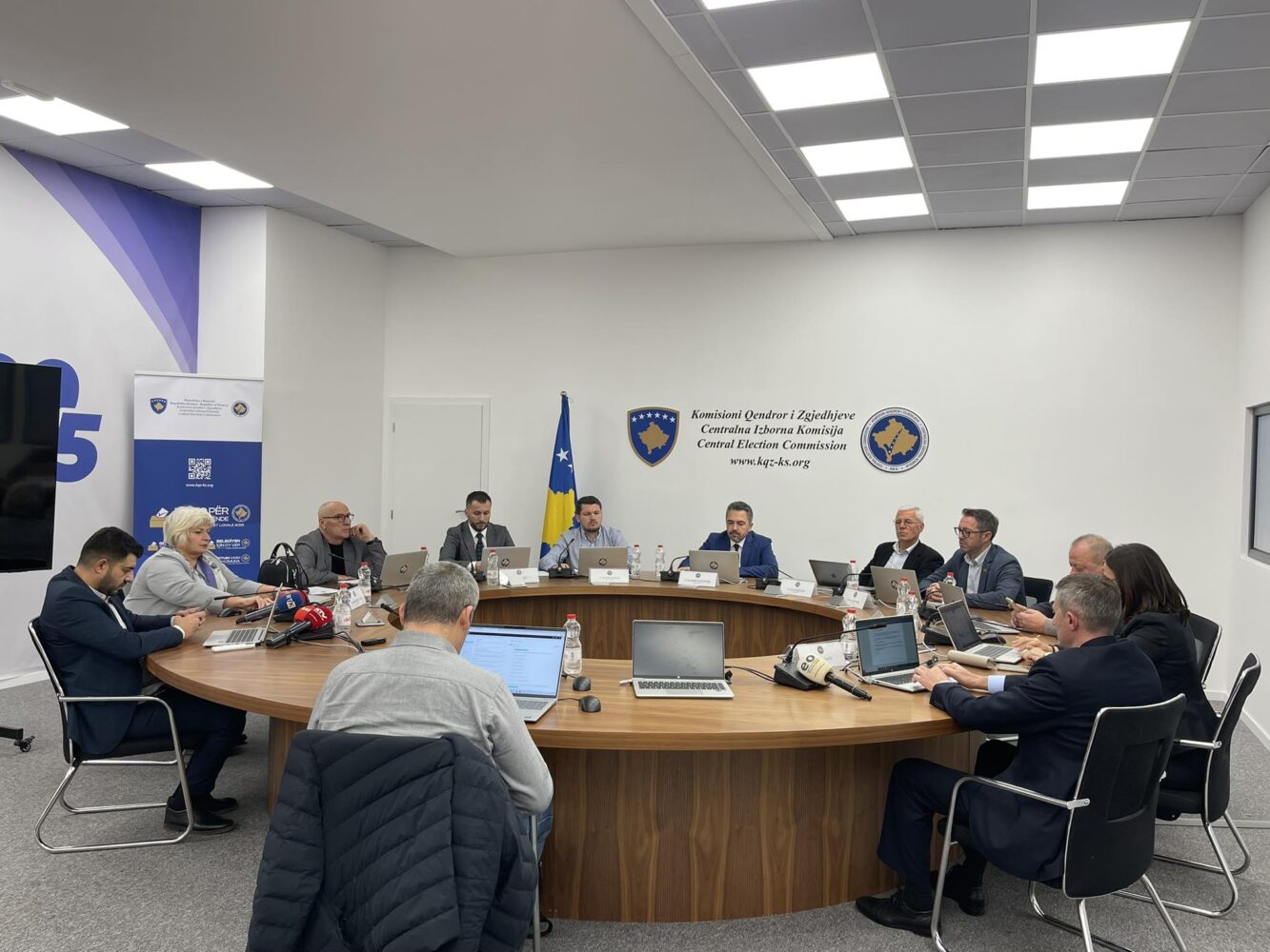 PDK e LVV në KQZ sërish nuk mund pajtohen për qendrat e votimit jashtë Kosovës