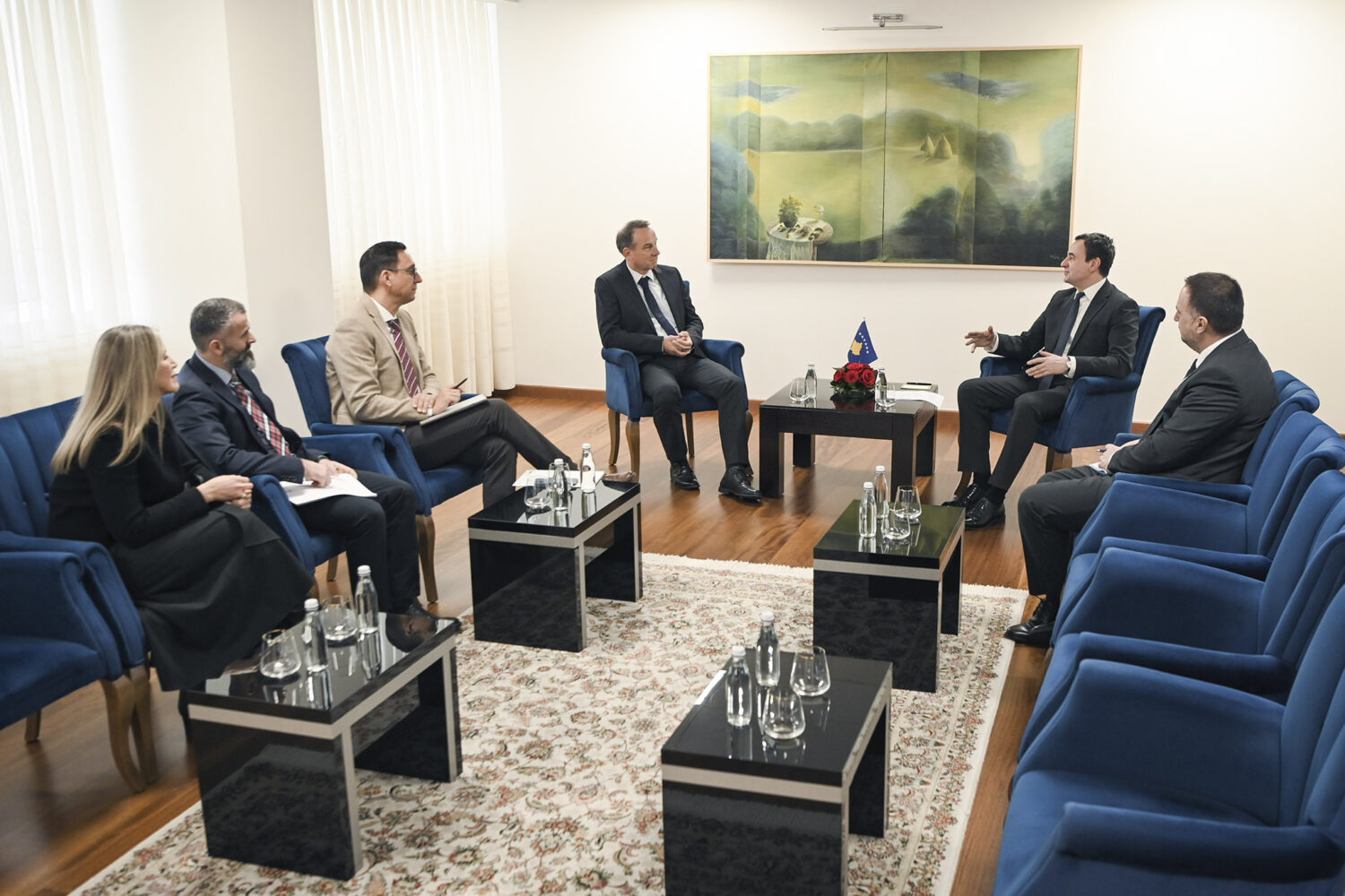 Kurti pret në takim drejtuesit e organizatës zvicerane Helvetas