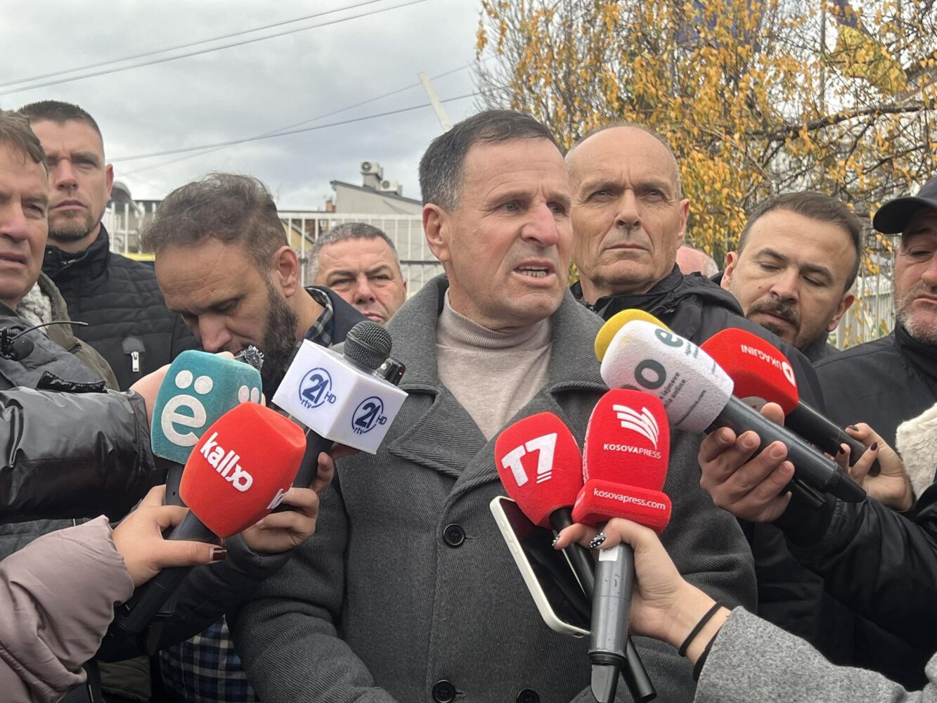 s-ka-qarkullim-te-autobuseve-deri-te-behen-pagesat-protestuesit-kerkesat-jane-legjitime-s-kane-karakter-politike