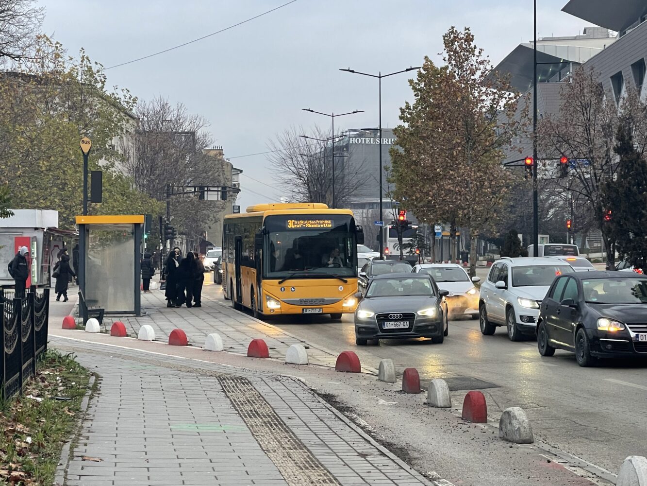 Trafiku Urban rifillon punën pas grevës njëjavore