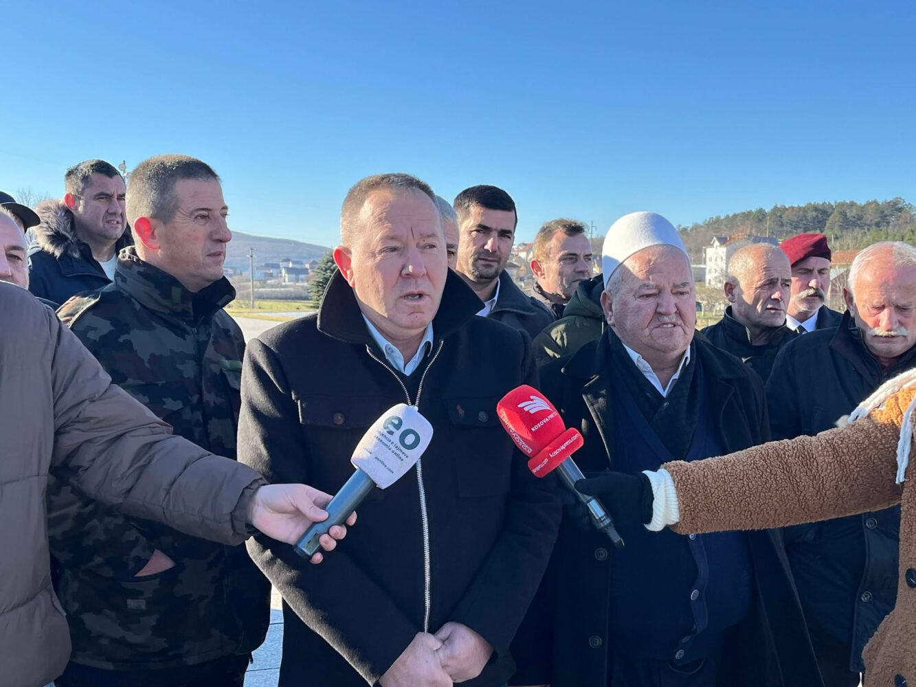 Gucati në Ditën e Veteranit  Nuk ndihemi të lirë  kemi problem me institucionet tona  nuk e bën ligjin për vlerat e luftës