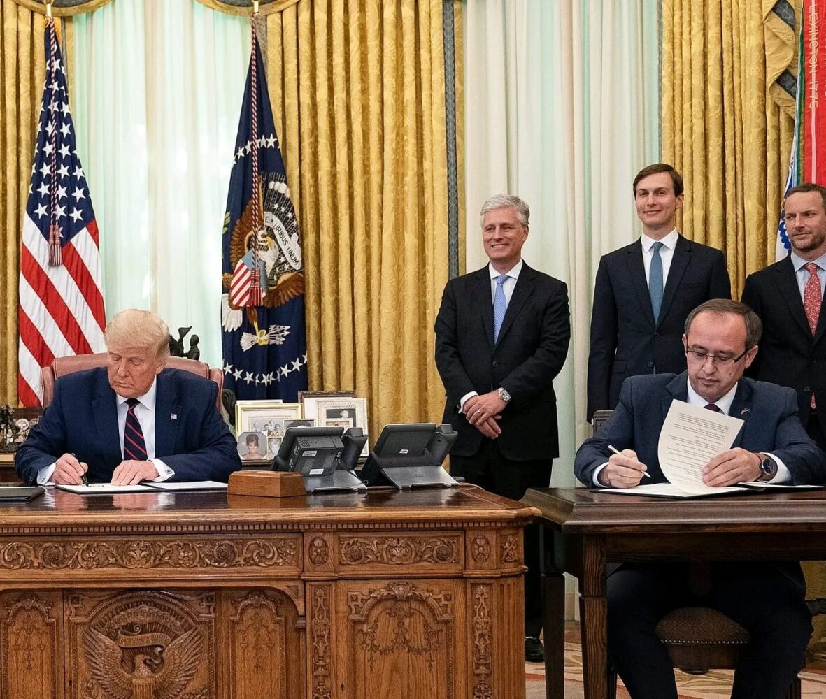 Hoti krahason 2020 n me 2025 n  Nga nënshkrimi në Shtëpinë e Bardhë te vlerësimi i Kurtit si  problem  në Kongres për marrëdhëniet Kosovë SHBA