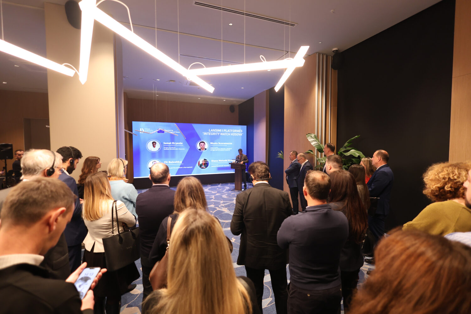 KDI lanson platformën  Integrity Watch Kosova   Qytetarët mund të ndjekin se si ndërthuren paratë dhe pushteti