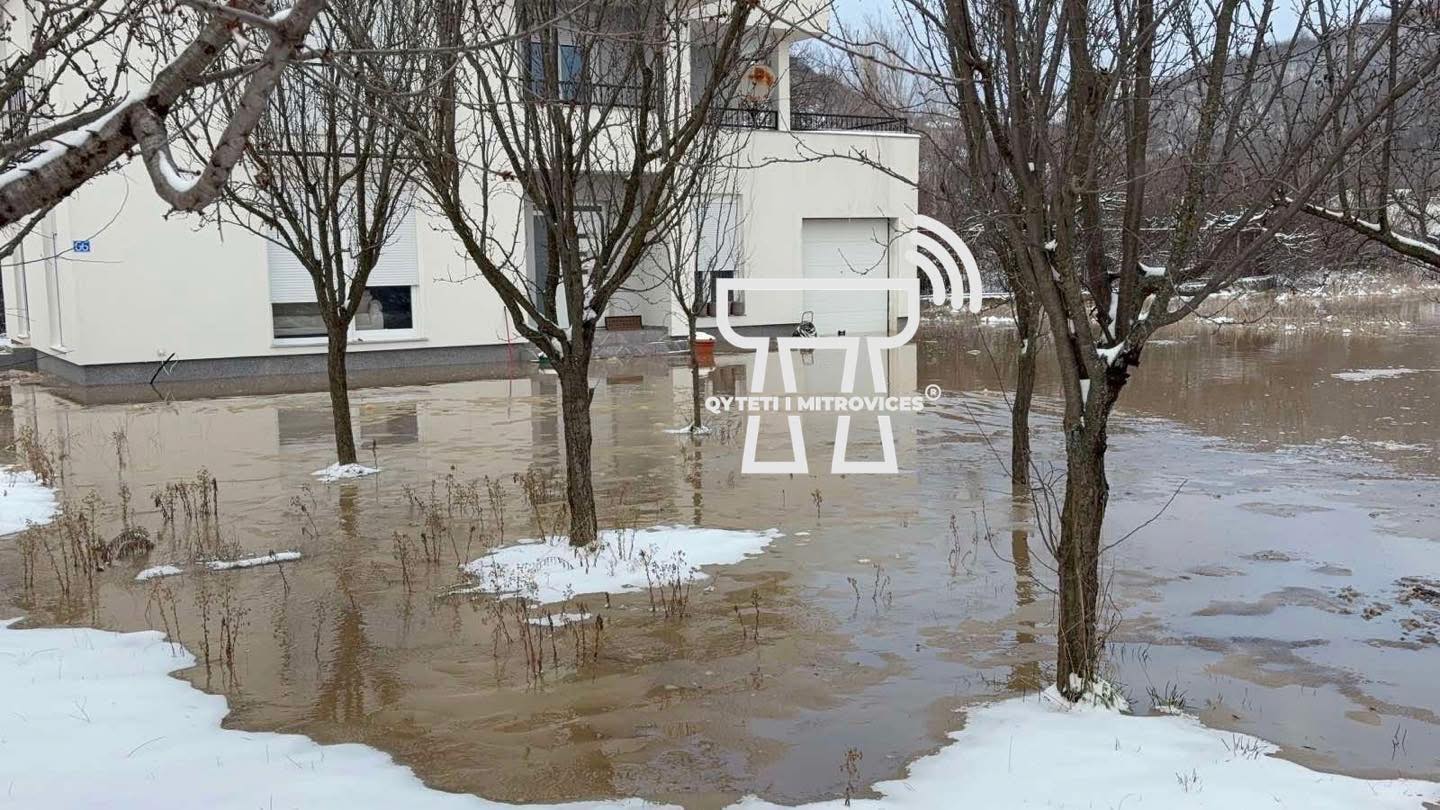 Edhe shtëpia e kryetarit të Mitrovicës  Faton Peci  dhe e vëllait të tij përfshihen nga vërshimet