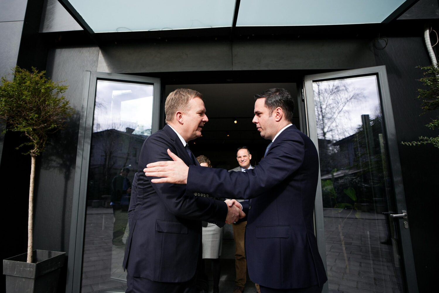 Abdixhiku e pret në takim Sorensen  Diskutuam për situatën politike