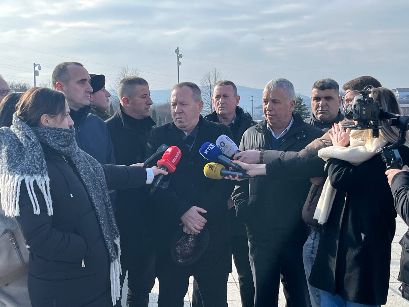 28 vjet nga sulmi i dytë në familjen Jashari  Gucati  Po më duket i kemi lënë në harresë familjet e dëshmorëve