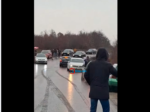 Kaos në fshatin Volljak të Klinës  aksident dhe dhjetëra vetura të bllokuara shkaku i akullit në rrugë