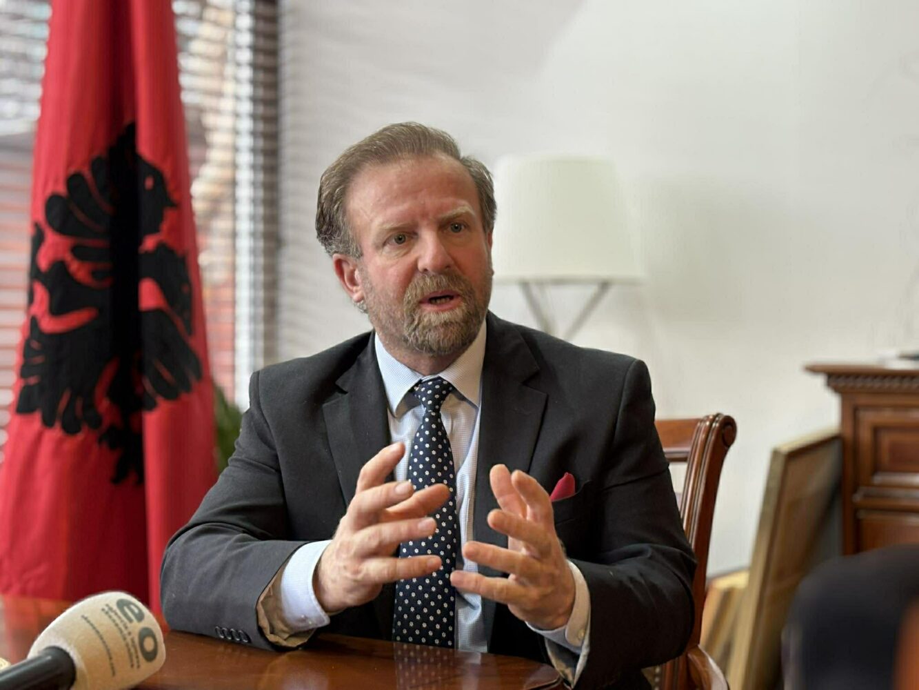 Abazi fajëson Qeverinë Kurti për çmimin e rrymës