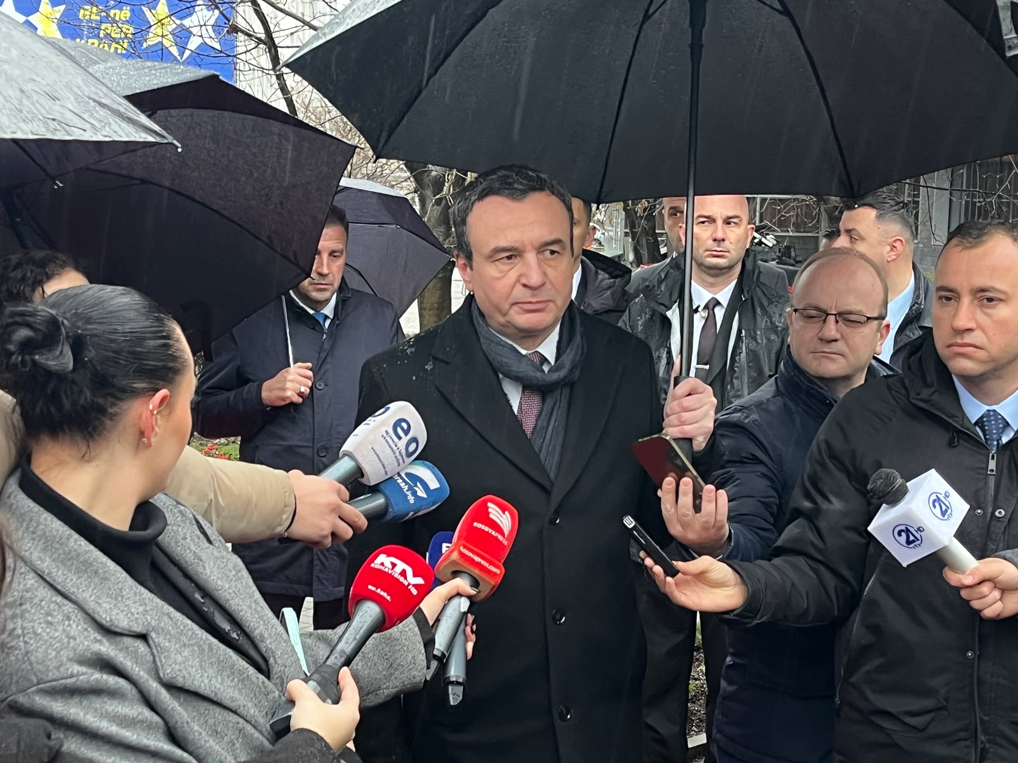 Kurti: Sot festojmë, por edhe nderojmë rezistencën paqësore dhe luftën e drejtë të UÇK-së