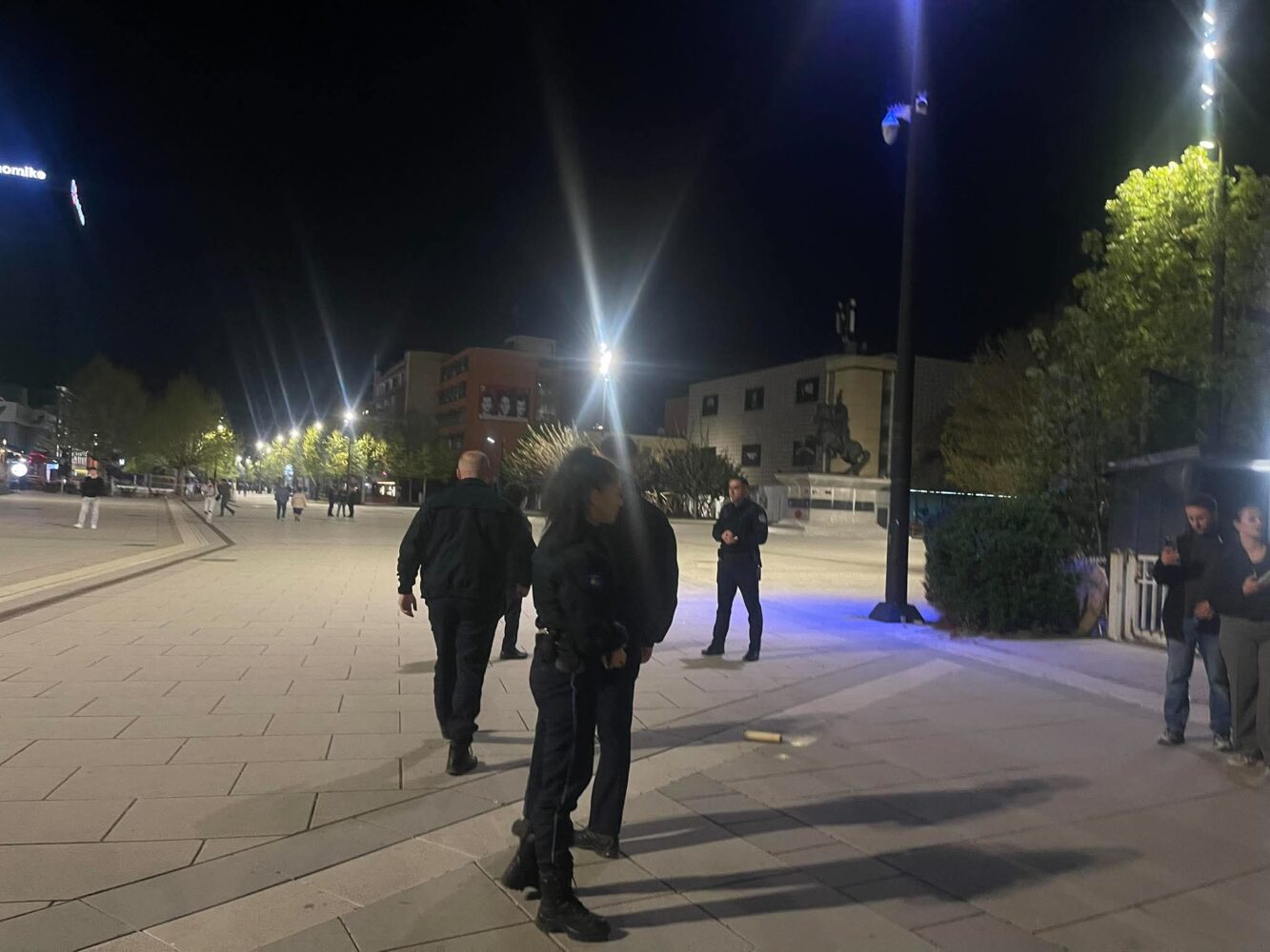 Dyshohet për hedhje të një mjeti plasës pranë Kuvendit të Kosovës