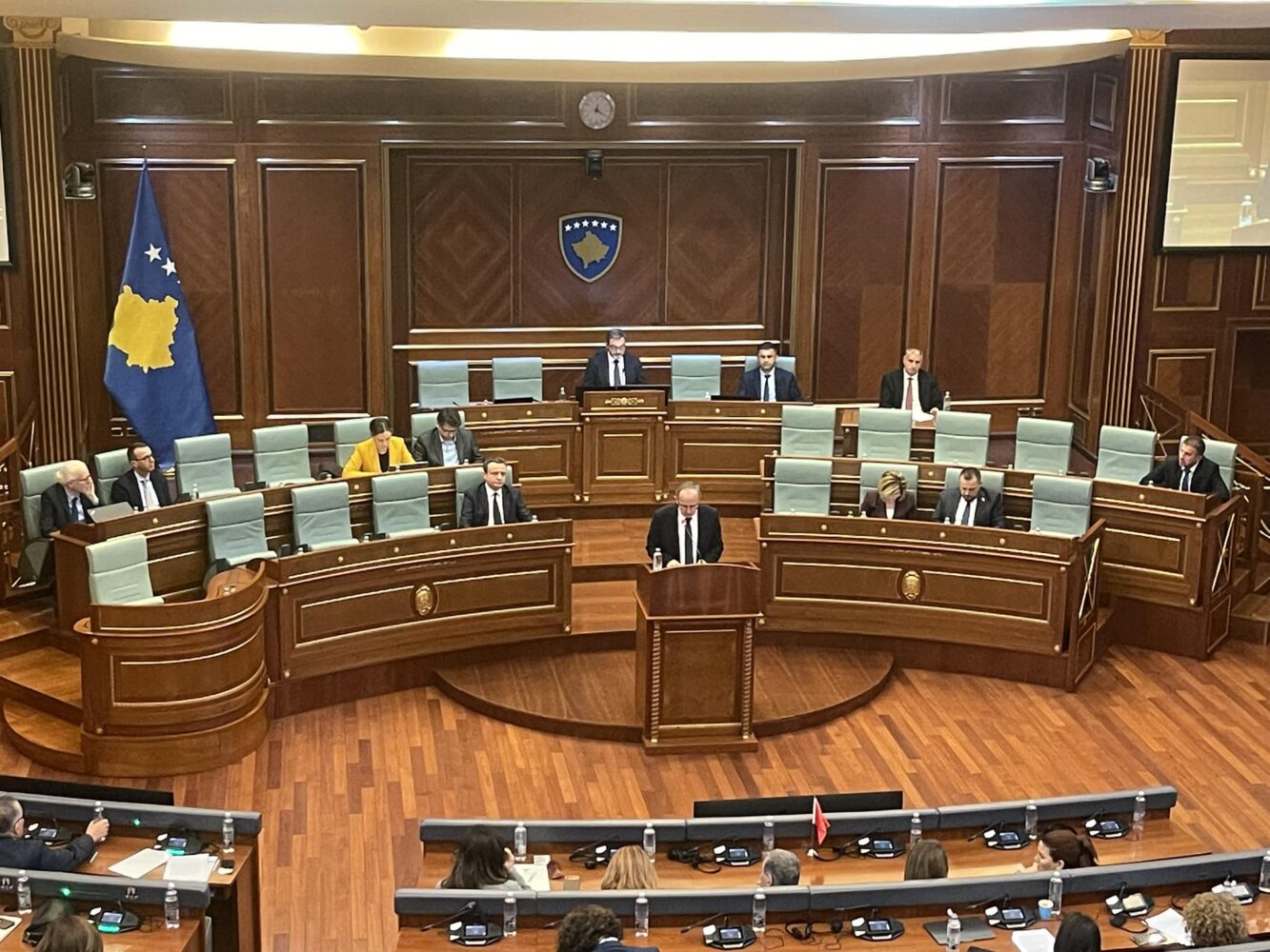 Hoti  Qeveria po vonon me masat për çmimet e larta të derivateve