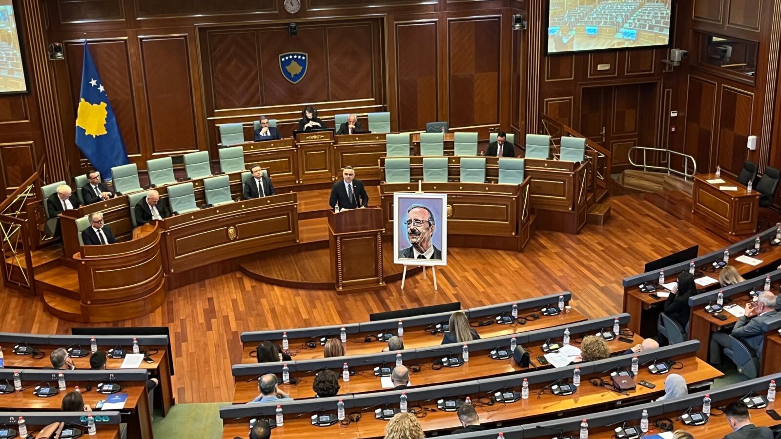 Tahiri kërkon që në ambientet e Kuvendit të vendoset memorial për Engel