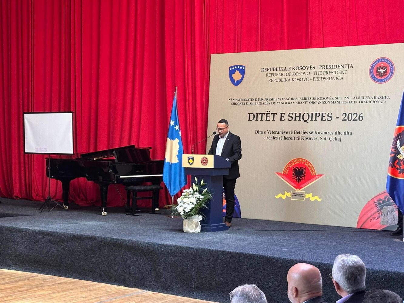 Djali i Sali Çekaj  Nëna ime i pa lotët e babit ditën që na vendosi çantat e shkollës dhe u nis drejt Kosovës