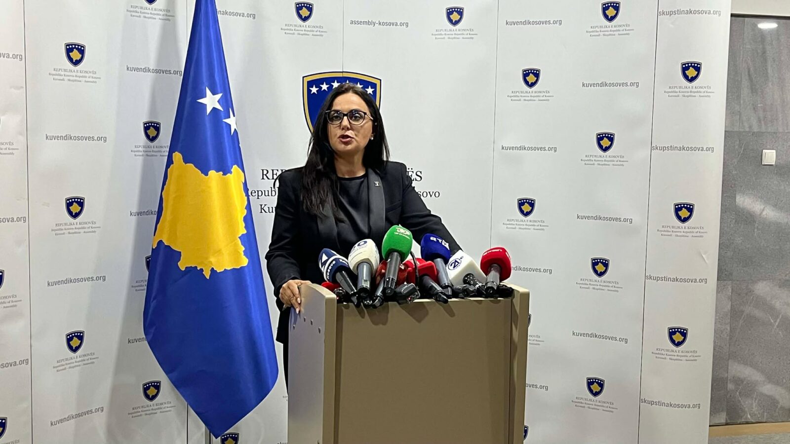 Lushaku Sadriu  Kjo është fytyra e vërtetë e një kryeministri të pasinqertë