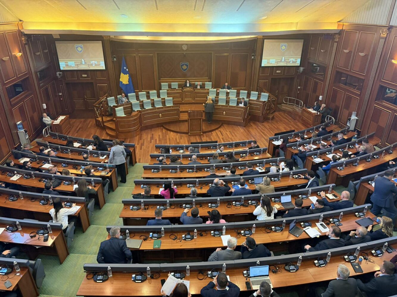 Në rend dite 12 pika  fillon seanca e Kuvendit