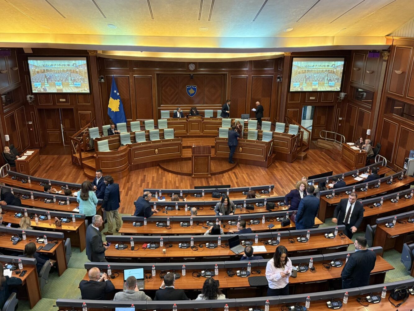 Kuvendi mbledh deputetët në seancë plenare