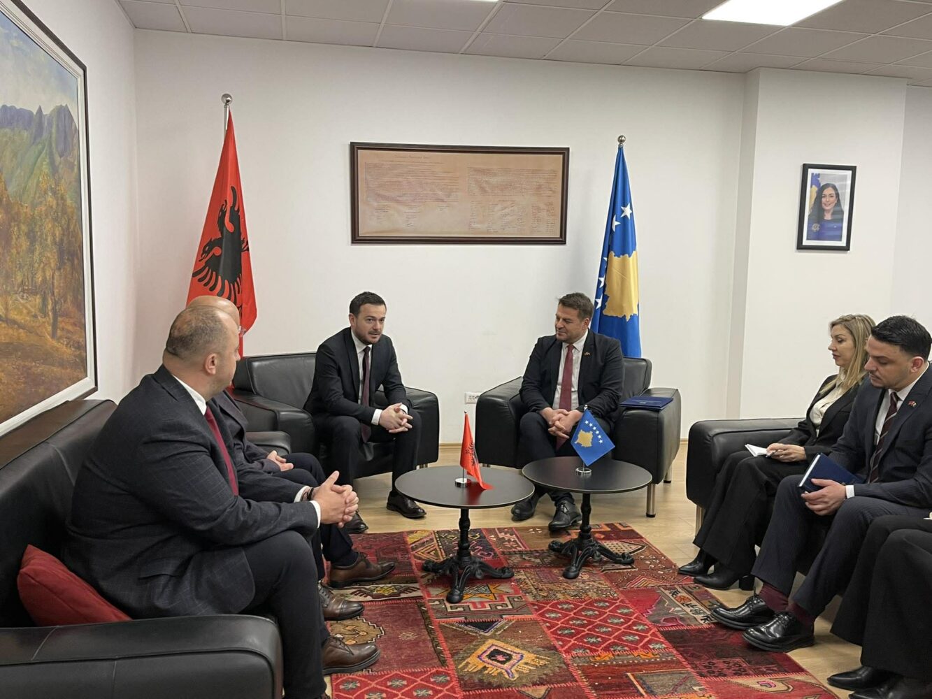 Ministri Muja nis takimin bilateral me homologun nga Shqipëria