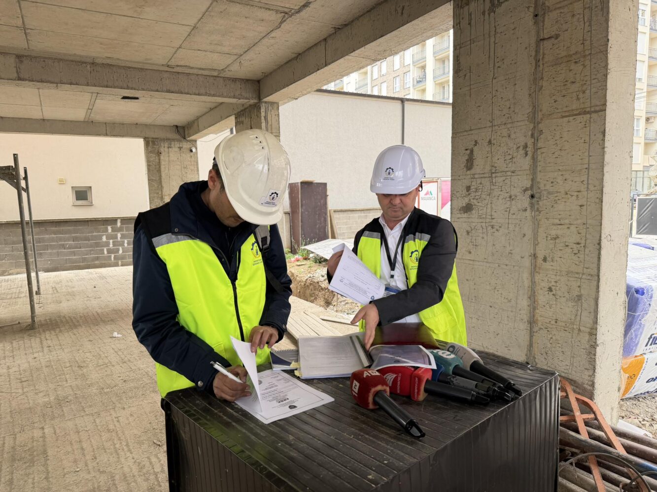 Ndërpriten punimet në një vendpunishte në Fushë Kosovë  Inspektorati konstaton shkelje të rënda