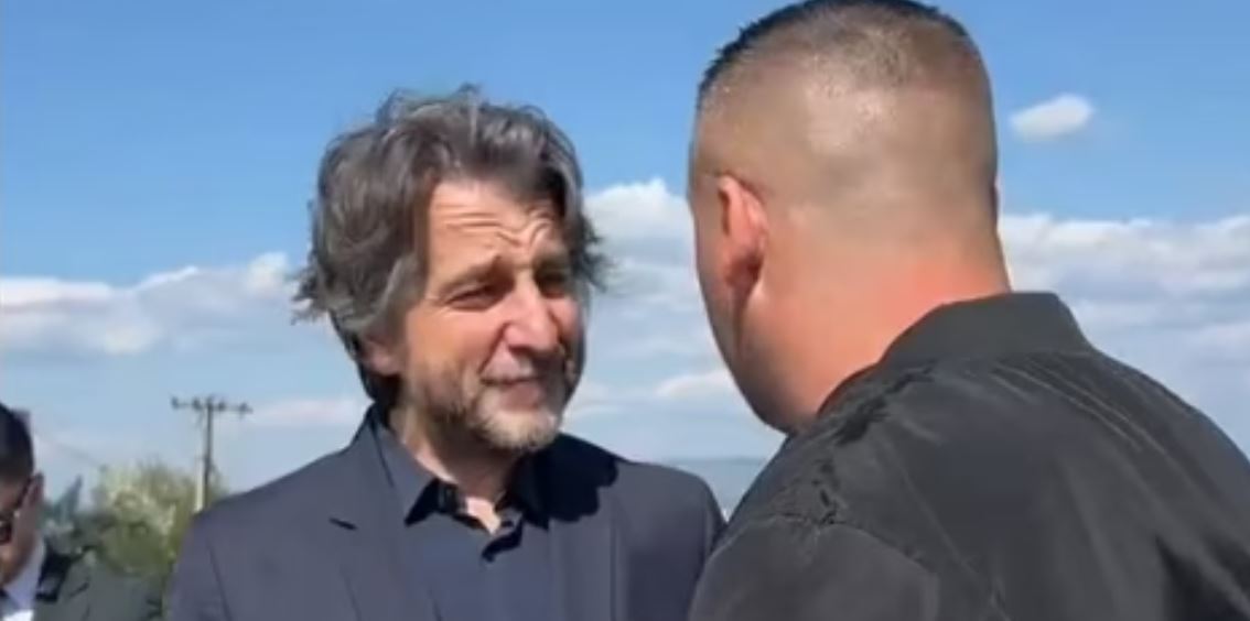 Përparim Rama pengohet nga djali i një dëshmori të hyjë në varrezat e dëshmorëve