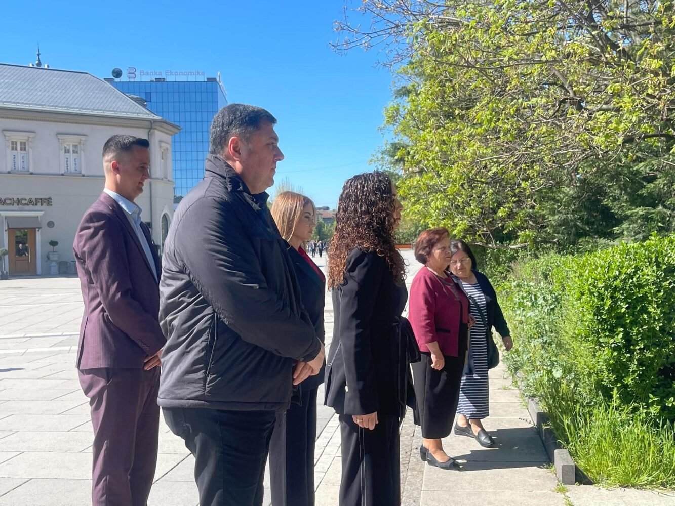 Osmani bën homazhe te Monumenti i Personave të Zhdukur