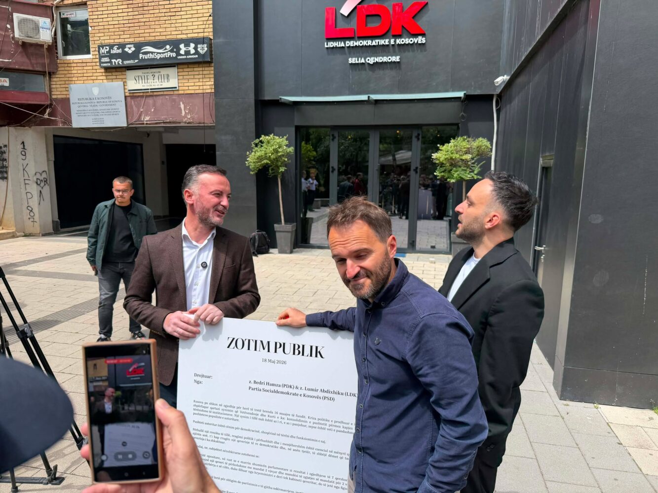 Aksioni i PSD së para LDK së shoqërohet me tensione  Paris Guri përplaset me Molliqajn