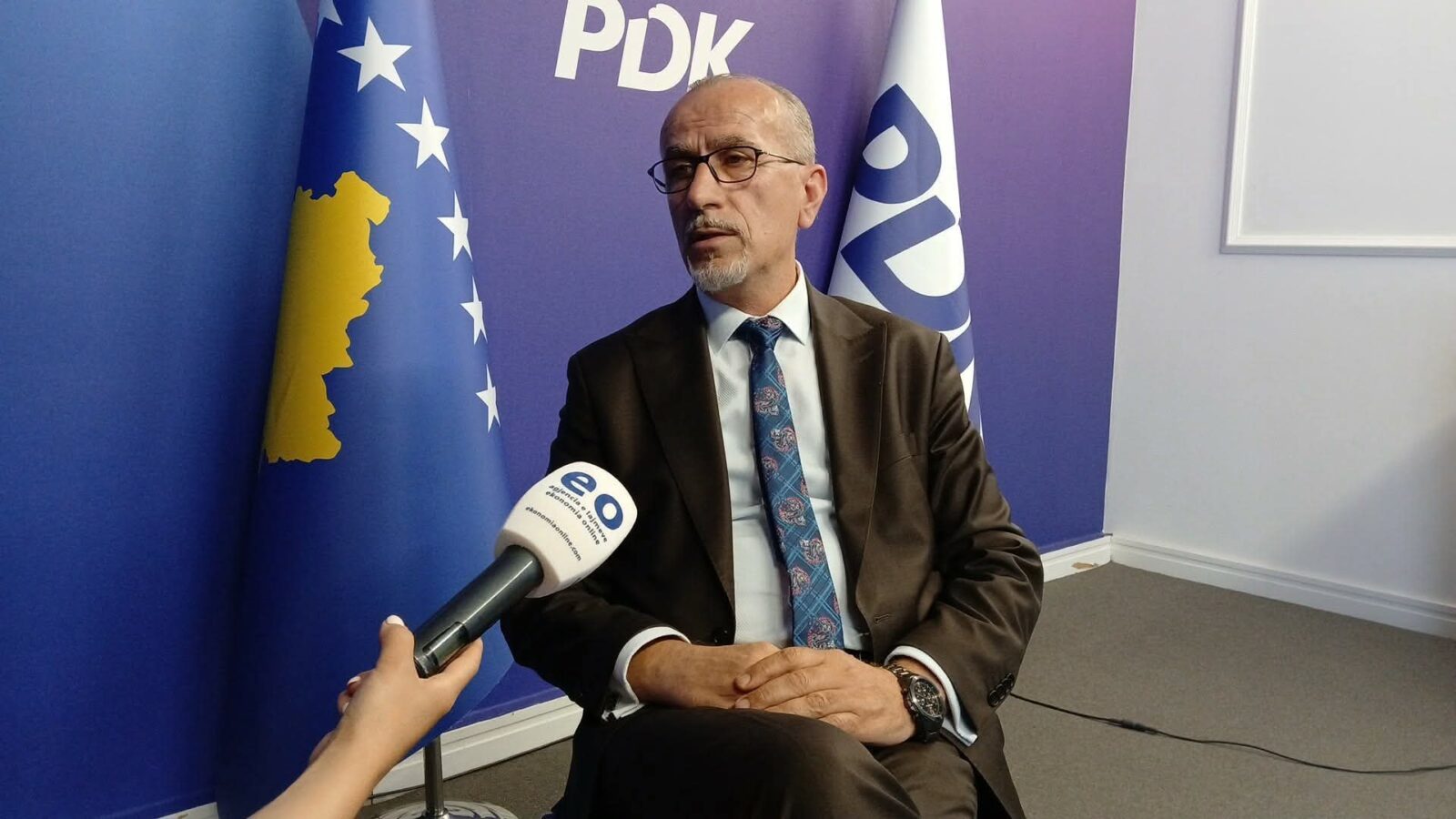  Çlirimtar edhe zullumqar   Haxhiu i përgjigjet Kurtit  Me këto deklarata po amnistohen krimet serbe