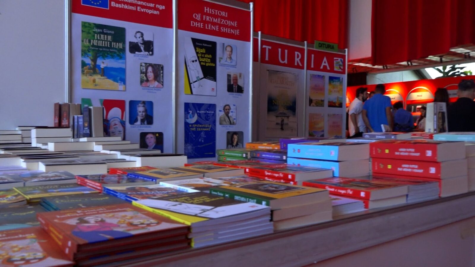 Panairi i Librit  Prishtina 2026   autorët thonë se ka ndryshuar mënyra e leximit