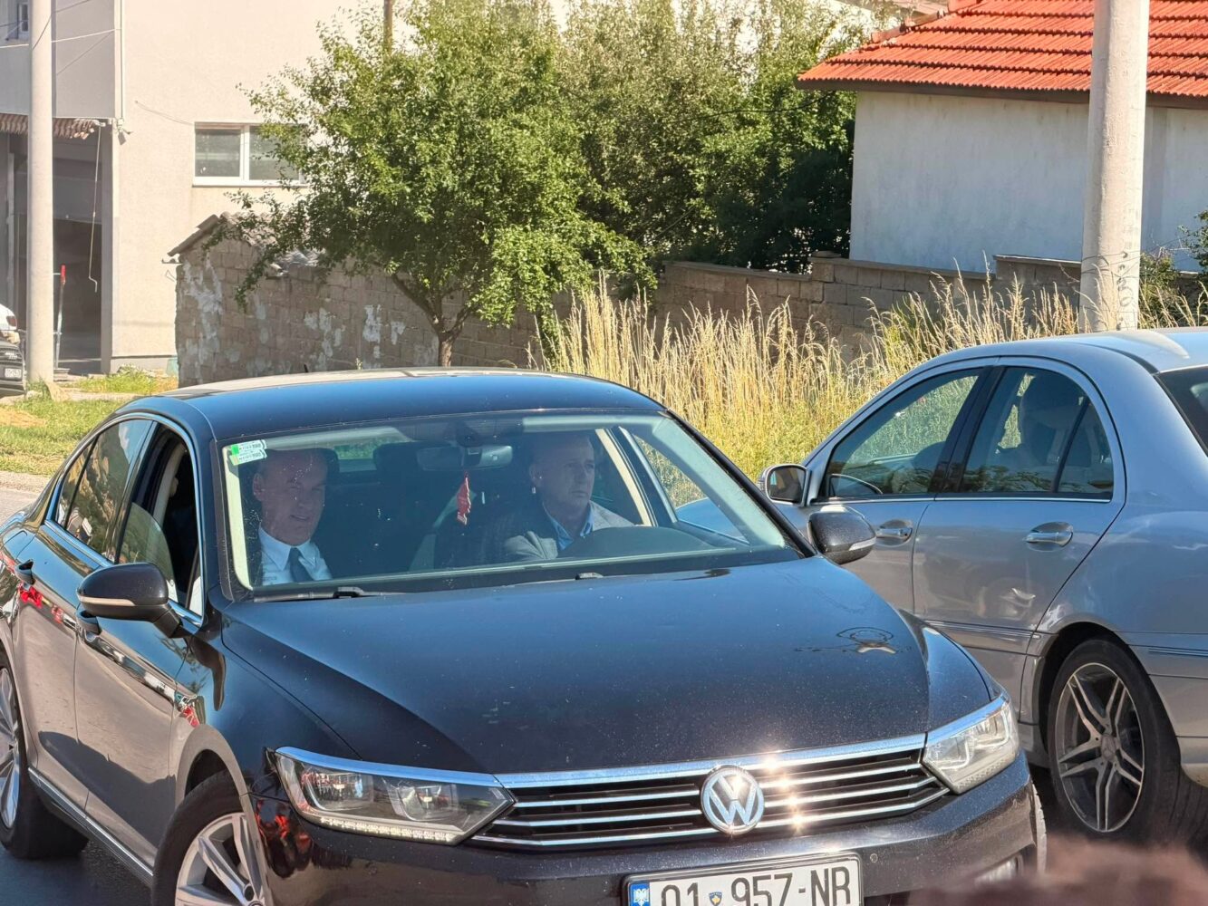  Që 20 vite është kështu   Limaj flet për gjendjen e rrugës Arllat Malishevë