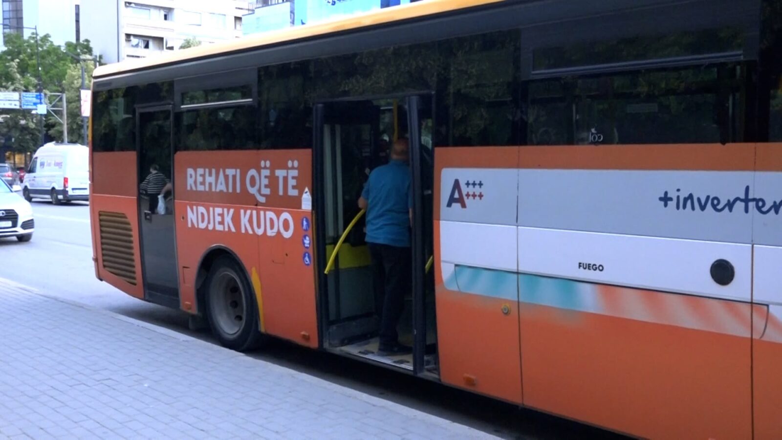 Qytetarët mbështesin autobusët elektrikë  Politika të mos pengojë projektet në interes publik