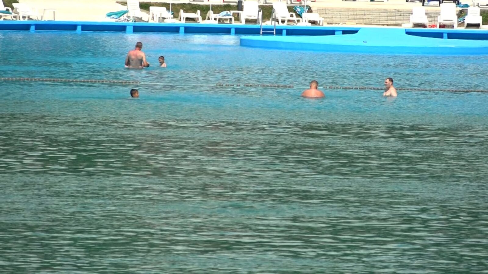 Pishina e Gërmisë hapi sezonin veror të dielën  vizitorët vlerësojnë pastërtinë   thonë se kushtet janë më të mira