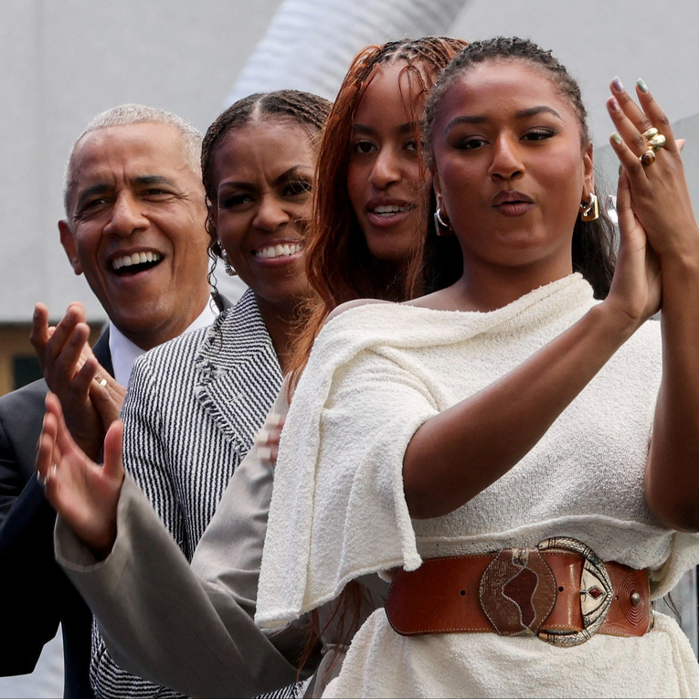 Vajzat e Barack dhe Michelle Obama shfaqen në publik pas një kohe të gjatë