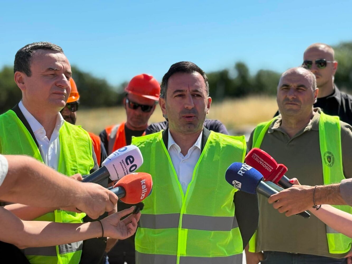 Basha i përgjigjet Ramës  Aksidenti me fatalitet nuk u shkaktua nga rrëshqitja e dheut  po e politizon tragjedinë