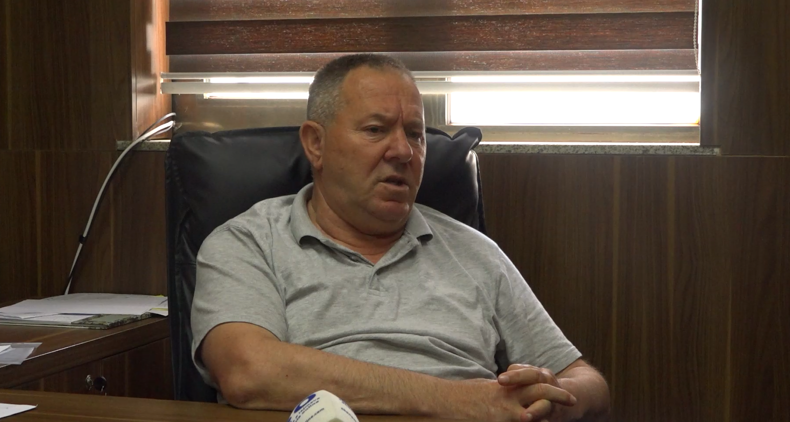 Gucati kritikon Specialen  Nuk mund të flitet për vizita humanitare kur të akuzuarit nuk lejohen të marrin pjesë në varrimet e familjarëve