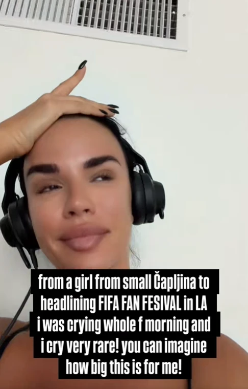 nga-nje-vend-i-vogel-si-caplina-ne-skenen-boterore-ivana-knoll-behet-ylli-kryesor-i-fifa-fan-festivalit