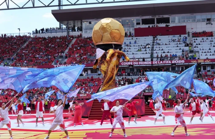 Reagimet ndaj ceremonisë së hapjes së Kampionatit Botëror në Toronto po vërshojnë  Ndërtimi i trofeut u shpërbë në mes të performancës