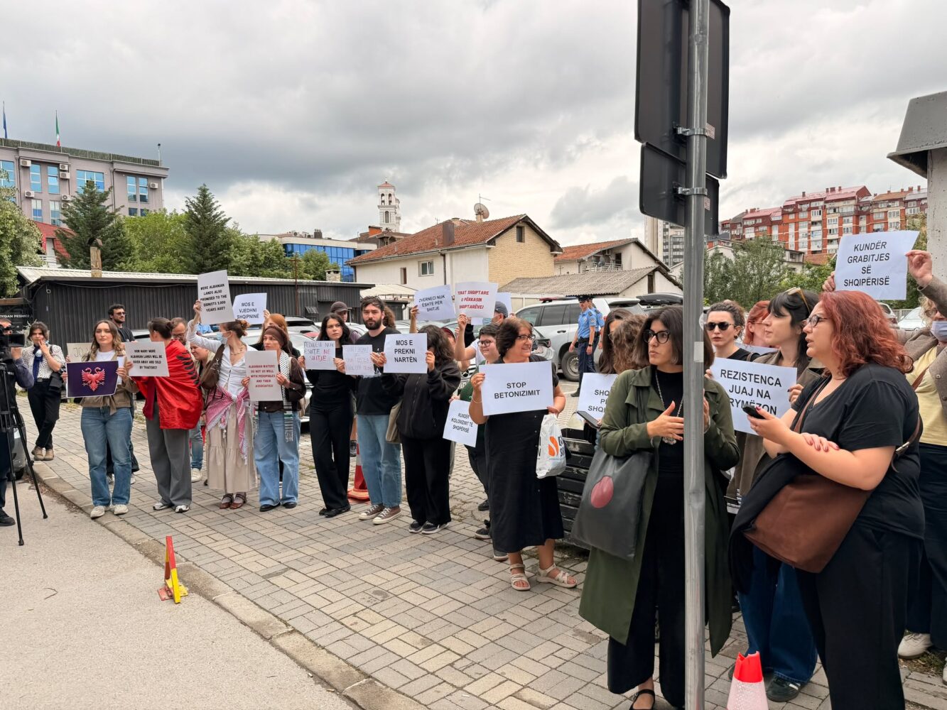 Protestohet në Prishtinë në mbështetje të protestave kundër privatizimit të zonave bregdetare në Shqipëri