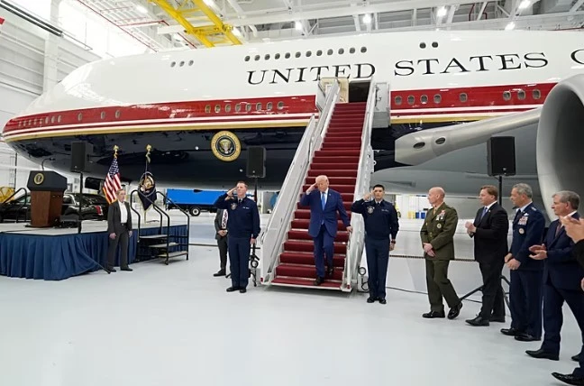  Një Shtëpi e Bardhë fluturuese   Trump zbulon Air Force One të ri