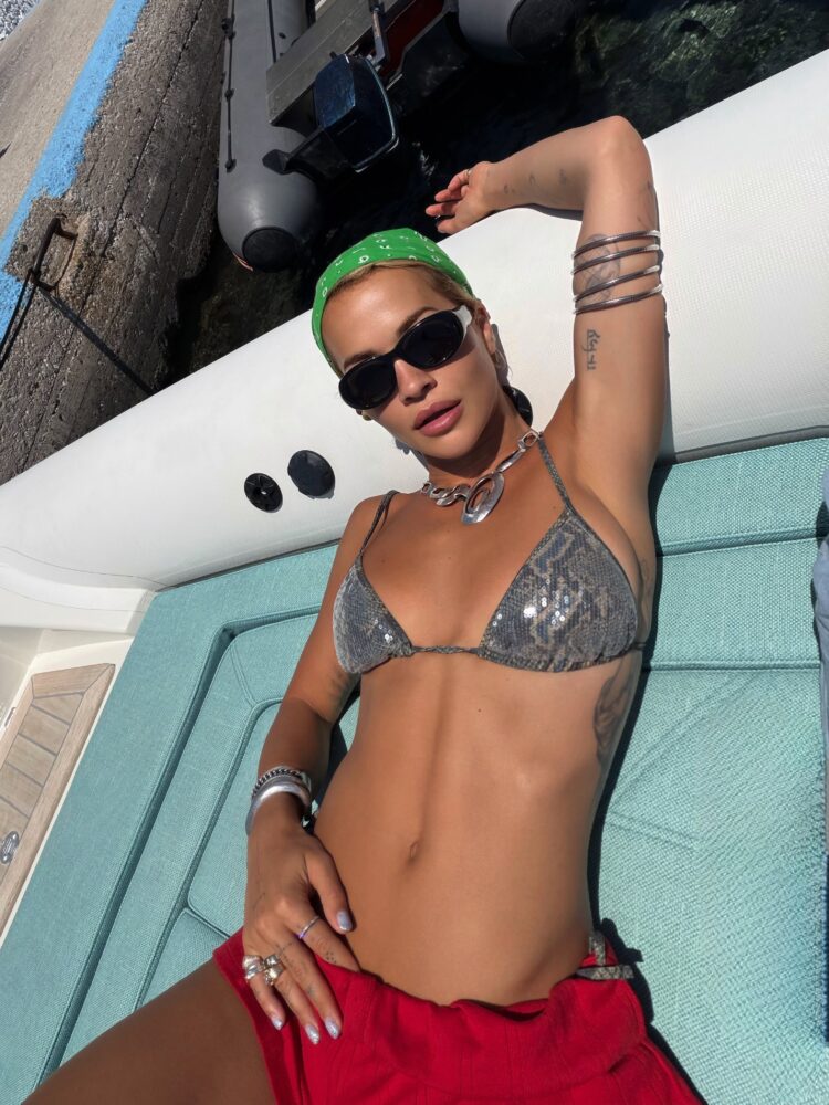 Rita Ora shijon pushimet në Greqi