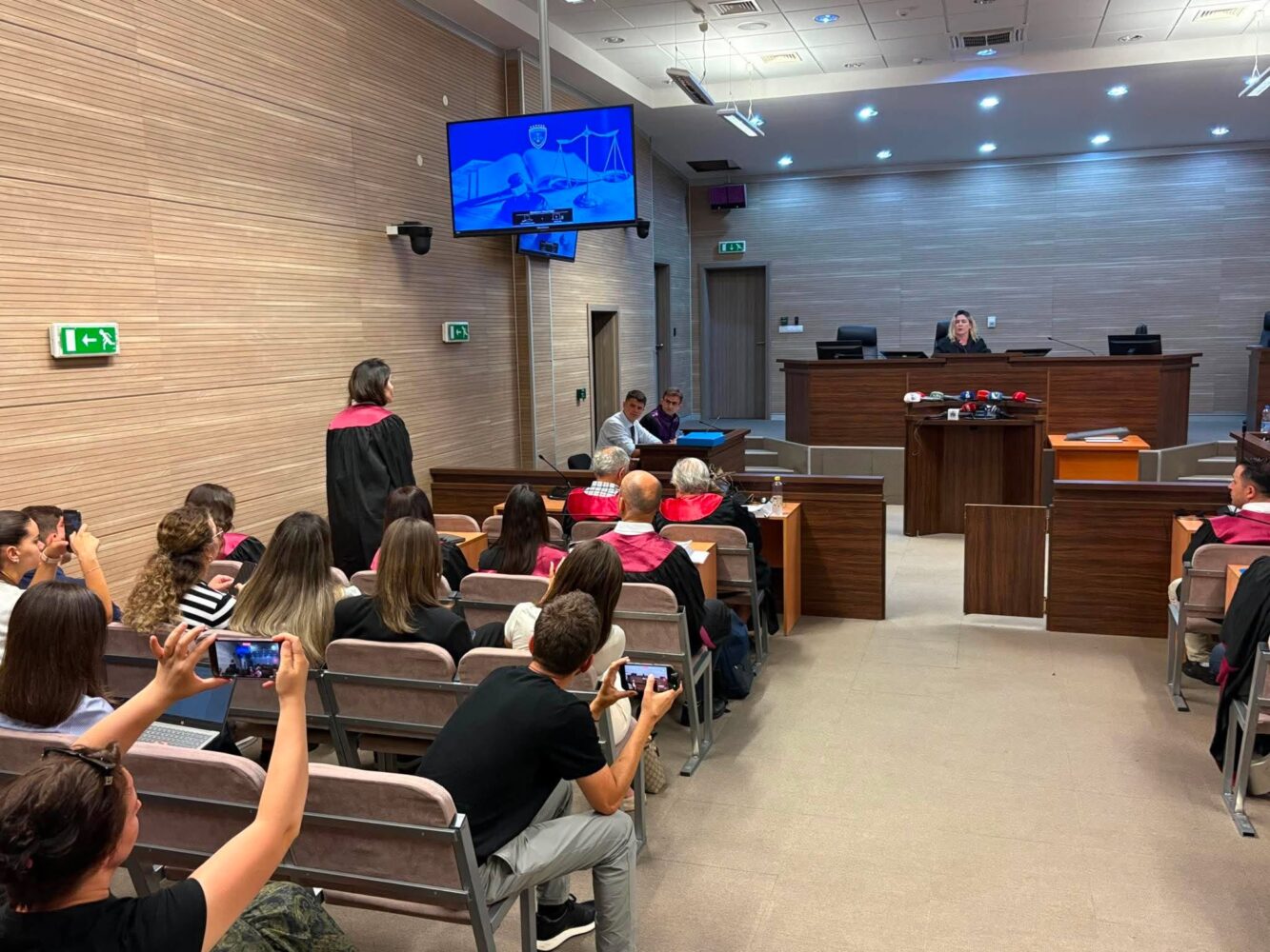 Ndërpritet seanca ndaj 21 të akuzuarve për Masakrën e Reçakut