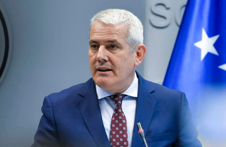Suspendimi i 3 zyrtarëve policorë, Sveçla: Nuk do të lejojmë njollosjen e Policisë së Kosovës