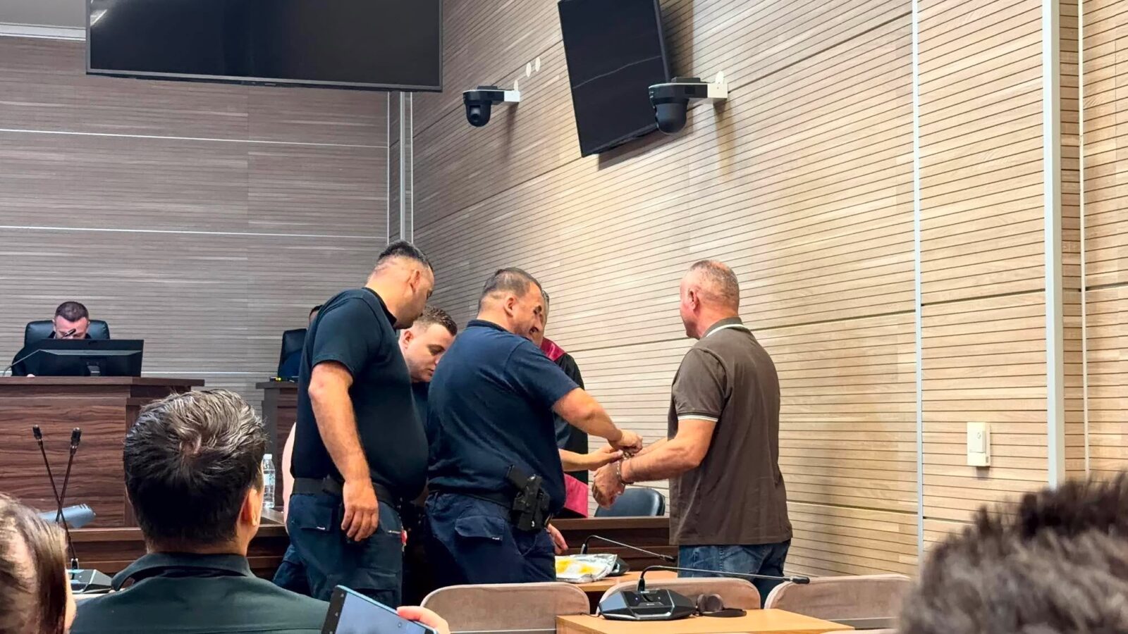 Prokuroria kërkon dënimin maksimal për Gjokoviqin  Viktimat dhe familjet e tyre nuk kërkojnë hakmarrje  por drejtësi