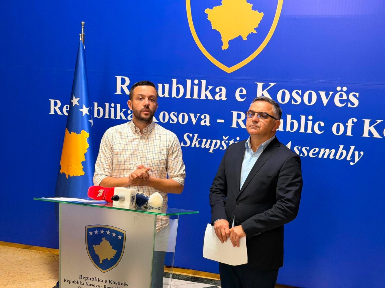 PDK dhe Aleanca i bëjnë thirrje Deharit  Seanca të mbahet nesër në 11 00