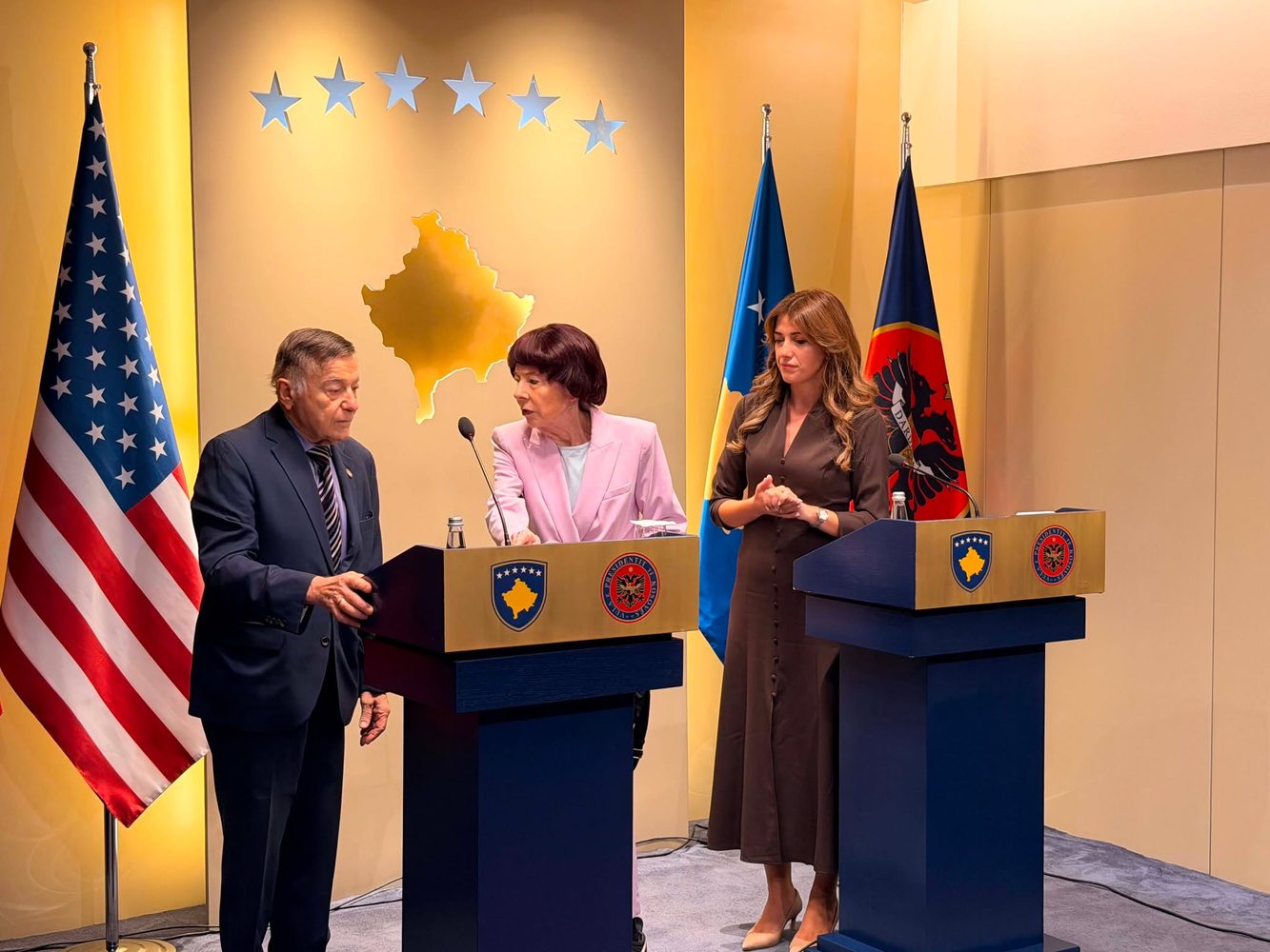 Dioguardi pas marrjes së shtetësisë  Tani po përpiqemi të krijojmë një komb  Kosova po sulmohet nga armiqtë