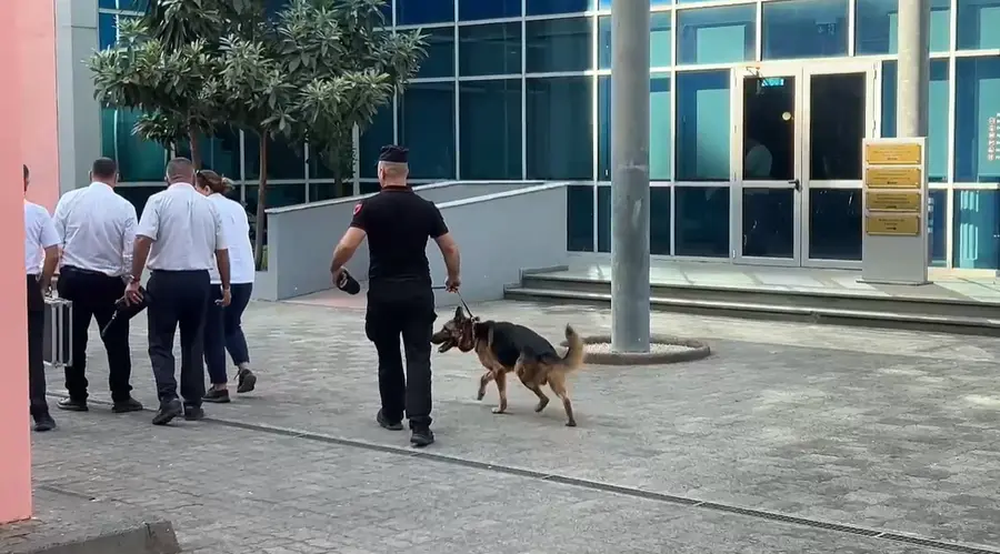 Alarm për bombë në disa institucione të Shqipërisë, reagon policia