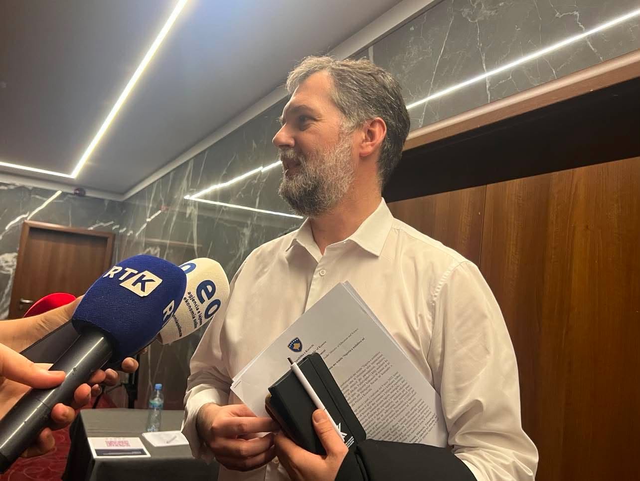 Çeku  Brenda ditës pritet të caktohet vlera e subvencionimit për tekstet shkollore